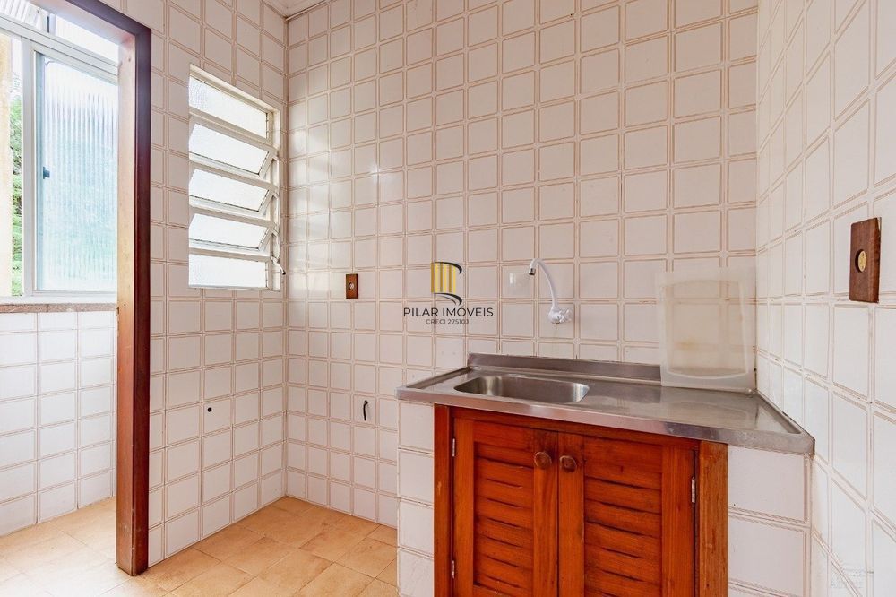 Apartamento com 1 Suite, sacada e 1 vaga de garagem no bairro Cidade Baixa