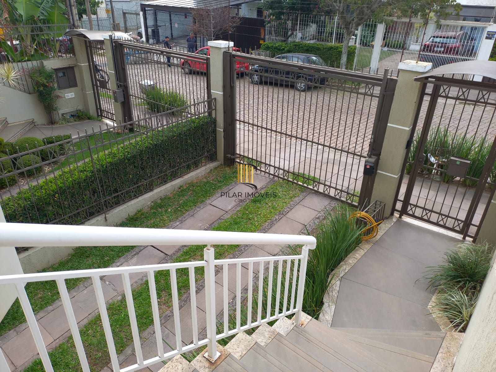Casa com 4 dormitórios no Bairro Chácara das Pedras