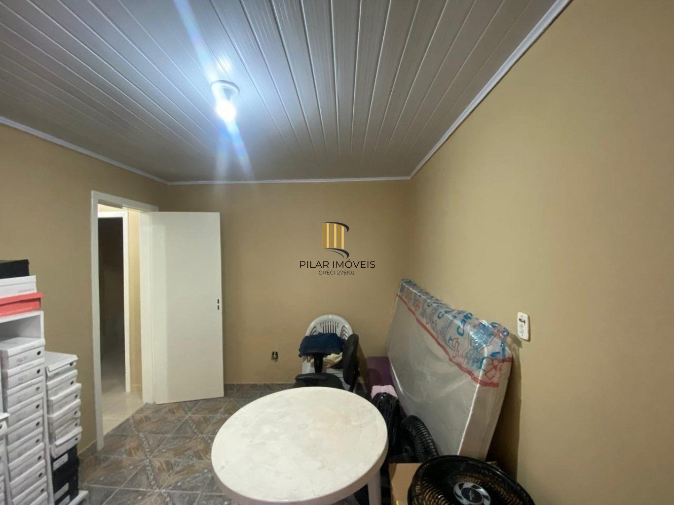 Casa de 2 dormitórios e 2 vaga de garagem em Vila Eunice Cachoeirinha.