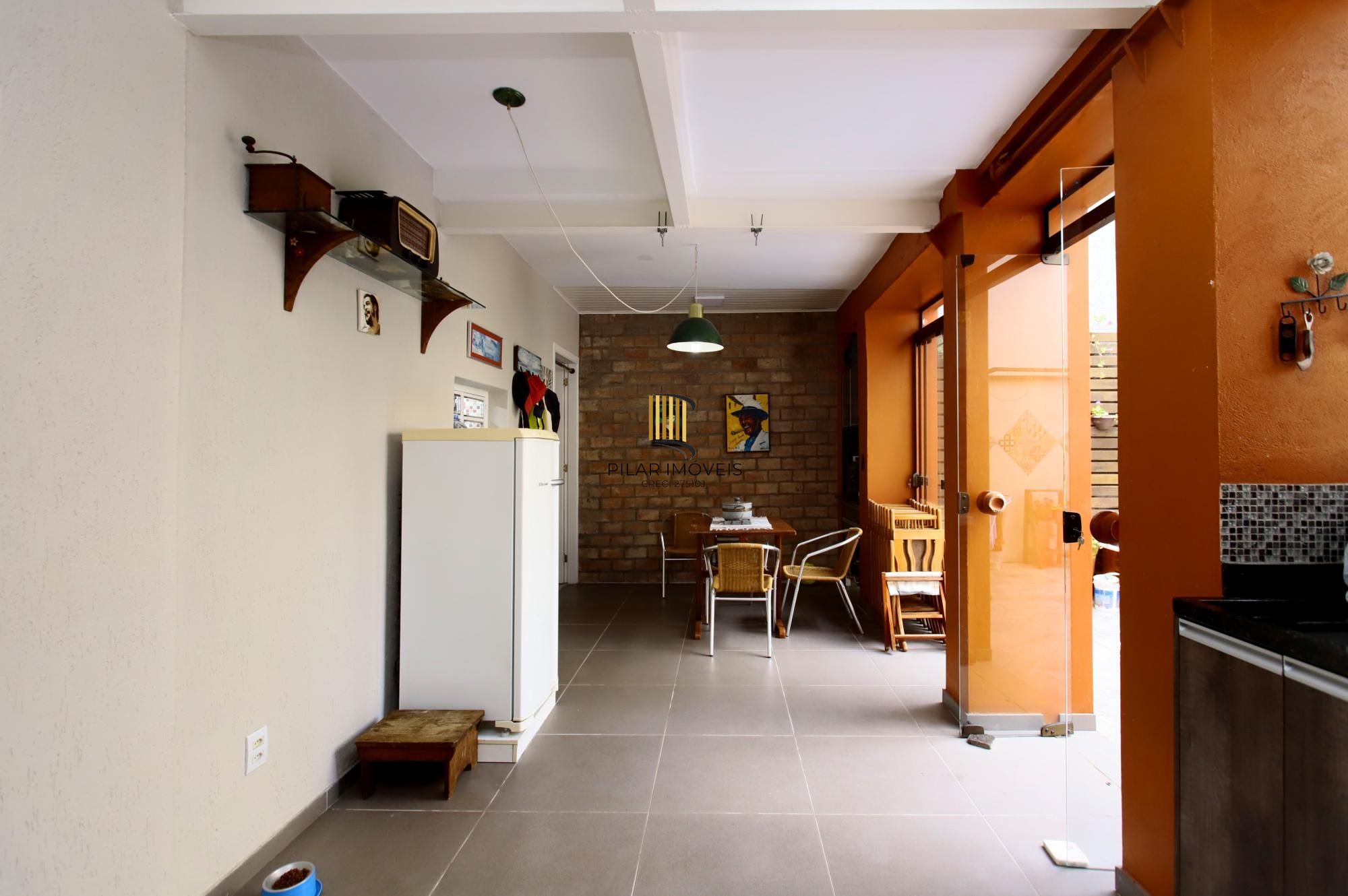 Casa de 4 quartos, 3 banheiros, 3 vagas no bairro Rio Branco