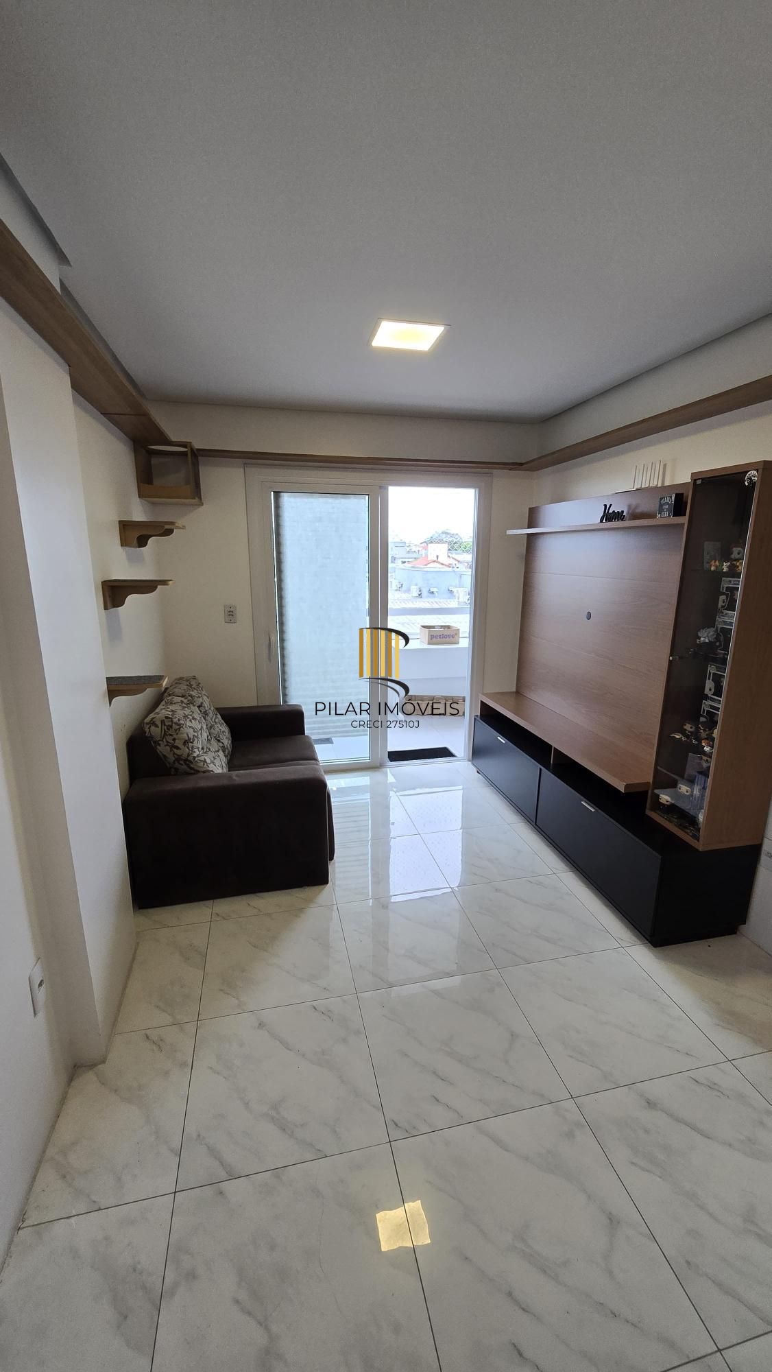 Apartamento semimobiliado com 2 dormitórios (1 suíte) em Gravataí