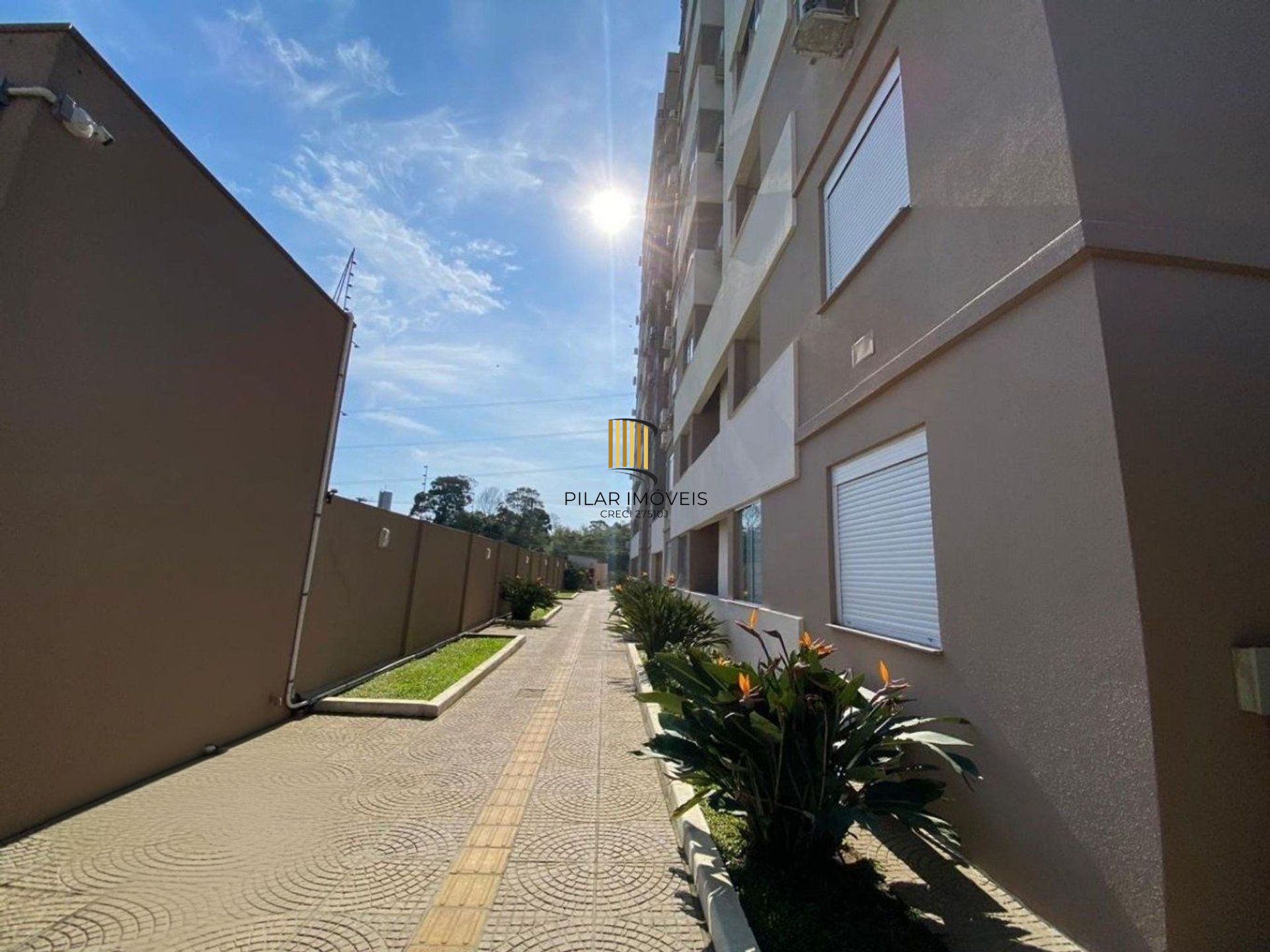 Apartamento de 2 dormitórios, elevador e 1 vaga de garagem em Canoas.