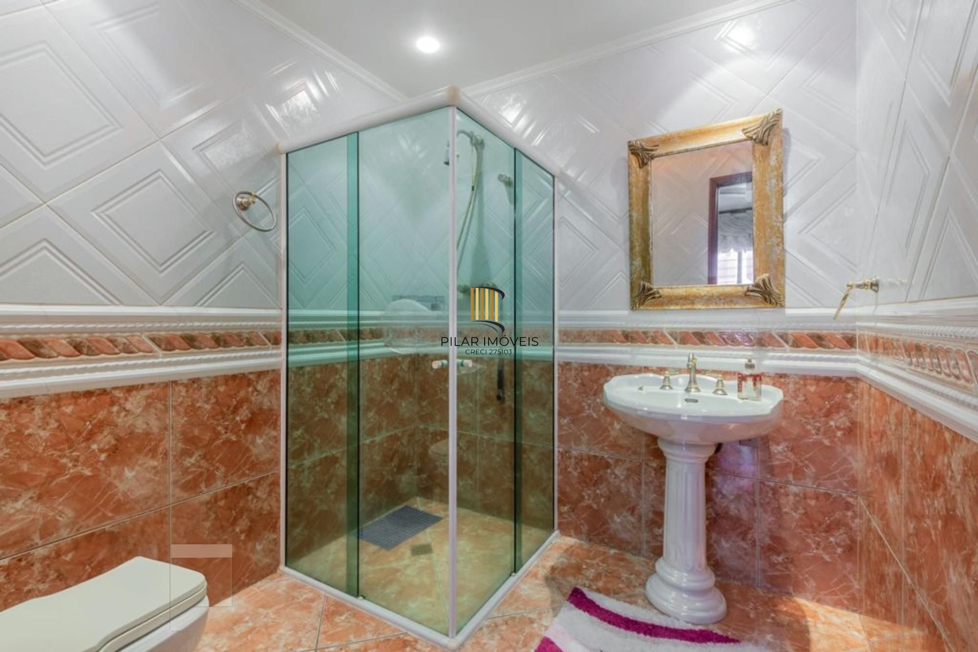 Casa com 3 dormitórios,1 suíte, 4 banheiros e 4 vagas, 203m² no Jardim Itu.