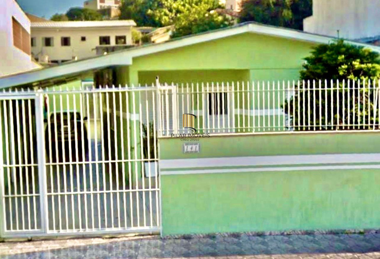 Casa com 3 dormitórios e edícula 1 d no Bairro Jardim Floresta