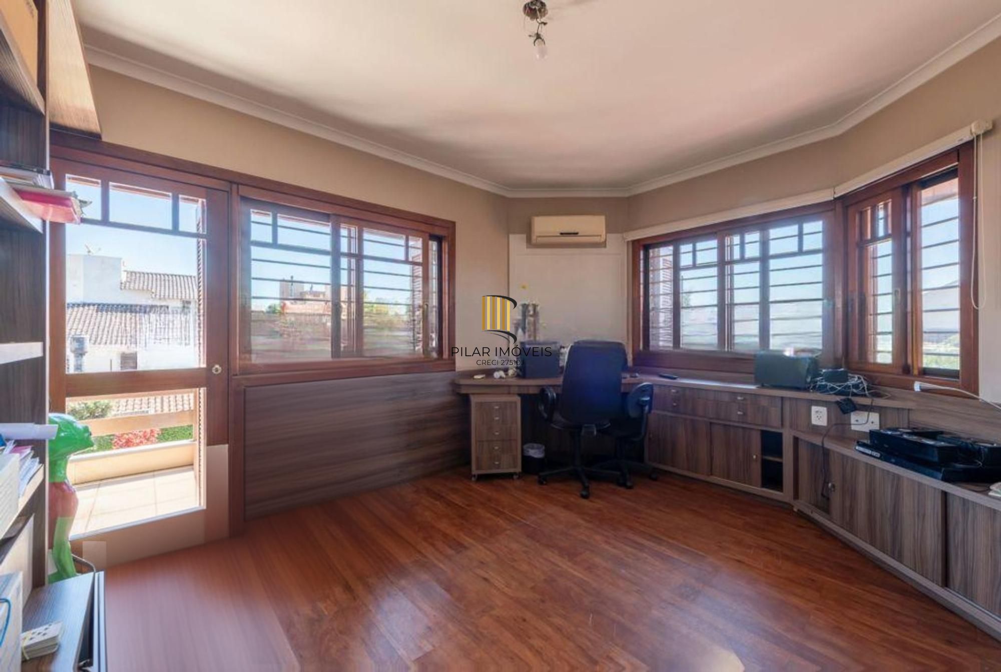 Casa com 5 dormitórios, 2 suítes, 2 vagas,360m² à venda no Jardim Itu Sabará.