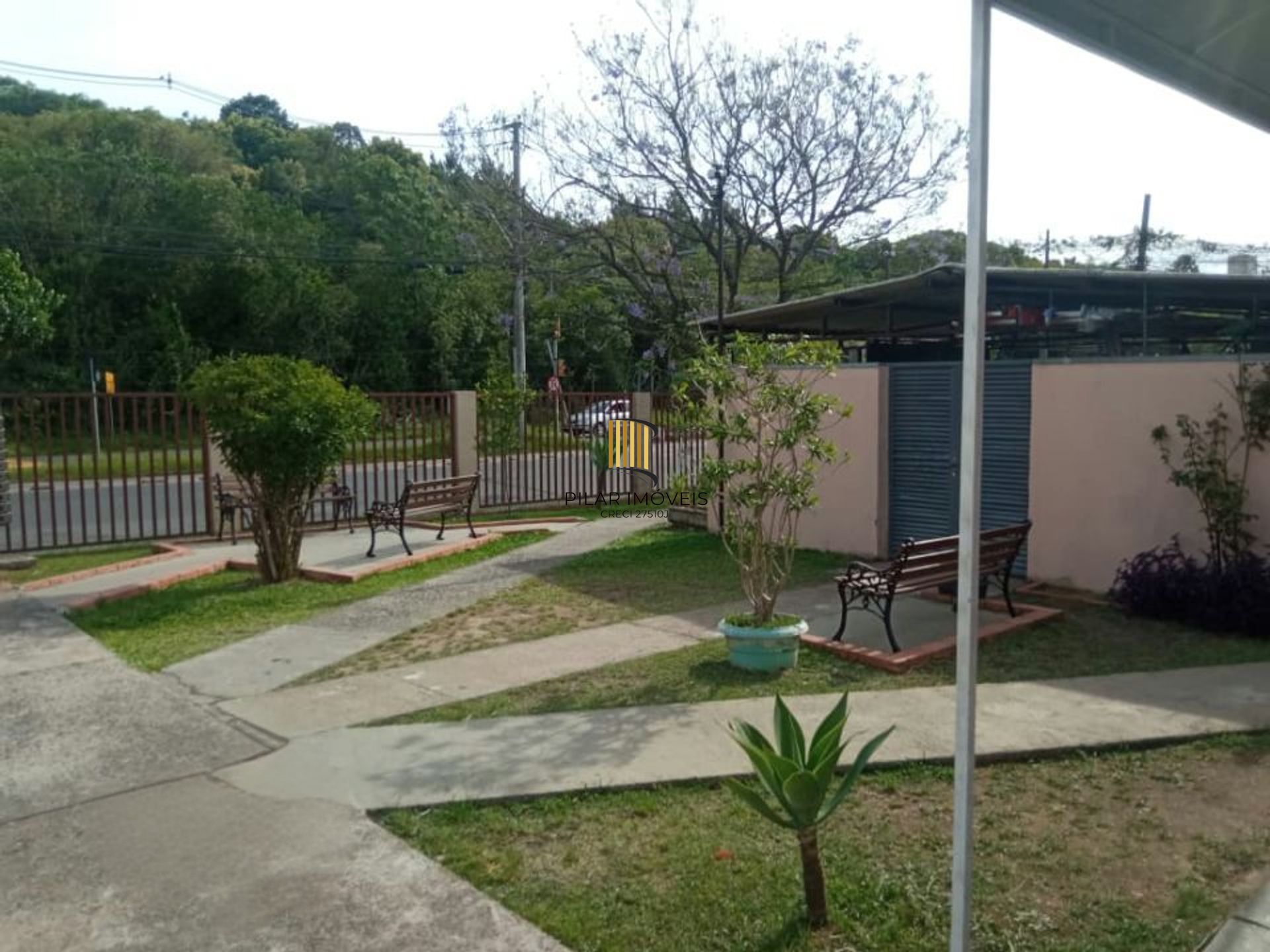 Apartamento com 2 quartos, vaga e salão de festa no bairro Passo das Pedras.