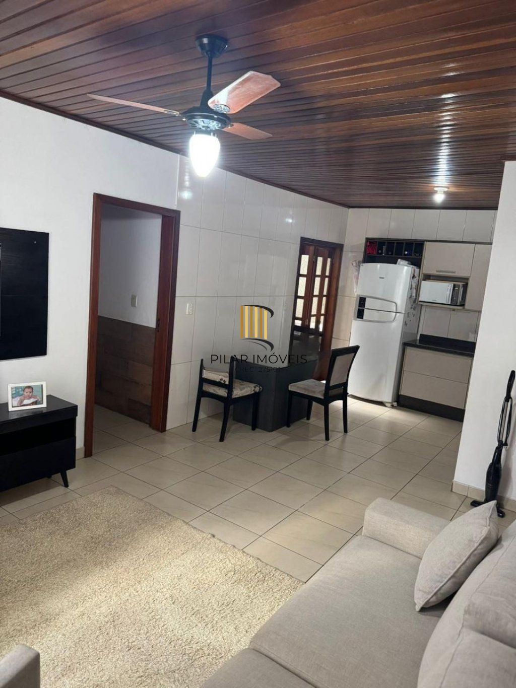 Casa de 4 dormitórios e 2 vagas de garagem no Bairro Monte Carlos Cachoeirinha.