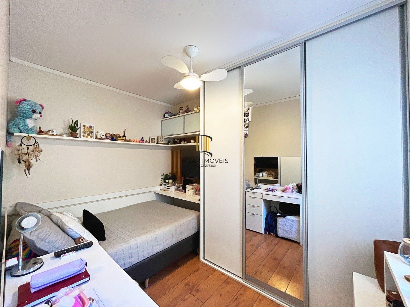 Casa com 3 quartos e 2 vagas em condomínio fechado no bairro Tristeza