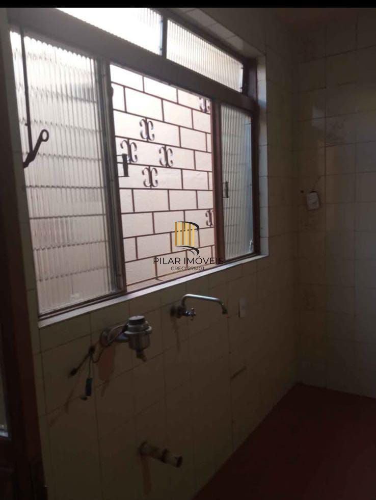 Casa 150m2 com 3 dormitórios e ampla garagem com churrasqueira Bairro Restiga