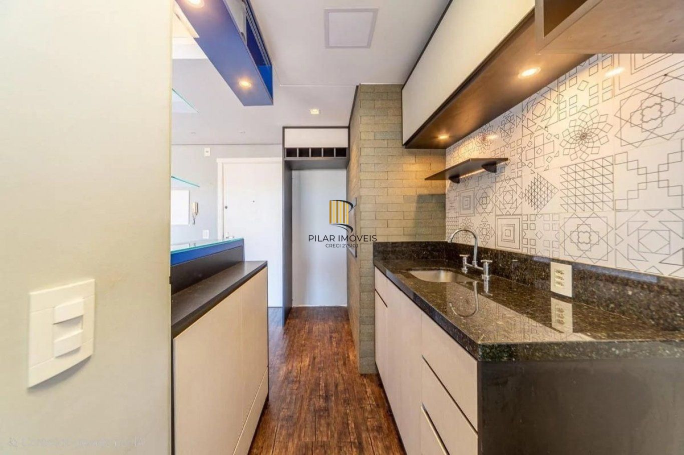 Apartamento 2 Dormitórios, Suíte, 2 vagas e elevador no Passo da Areia