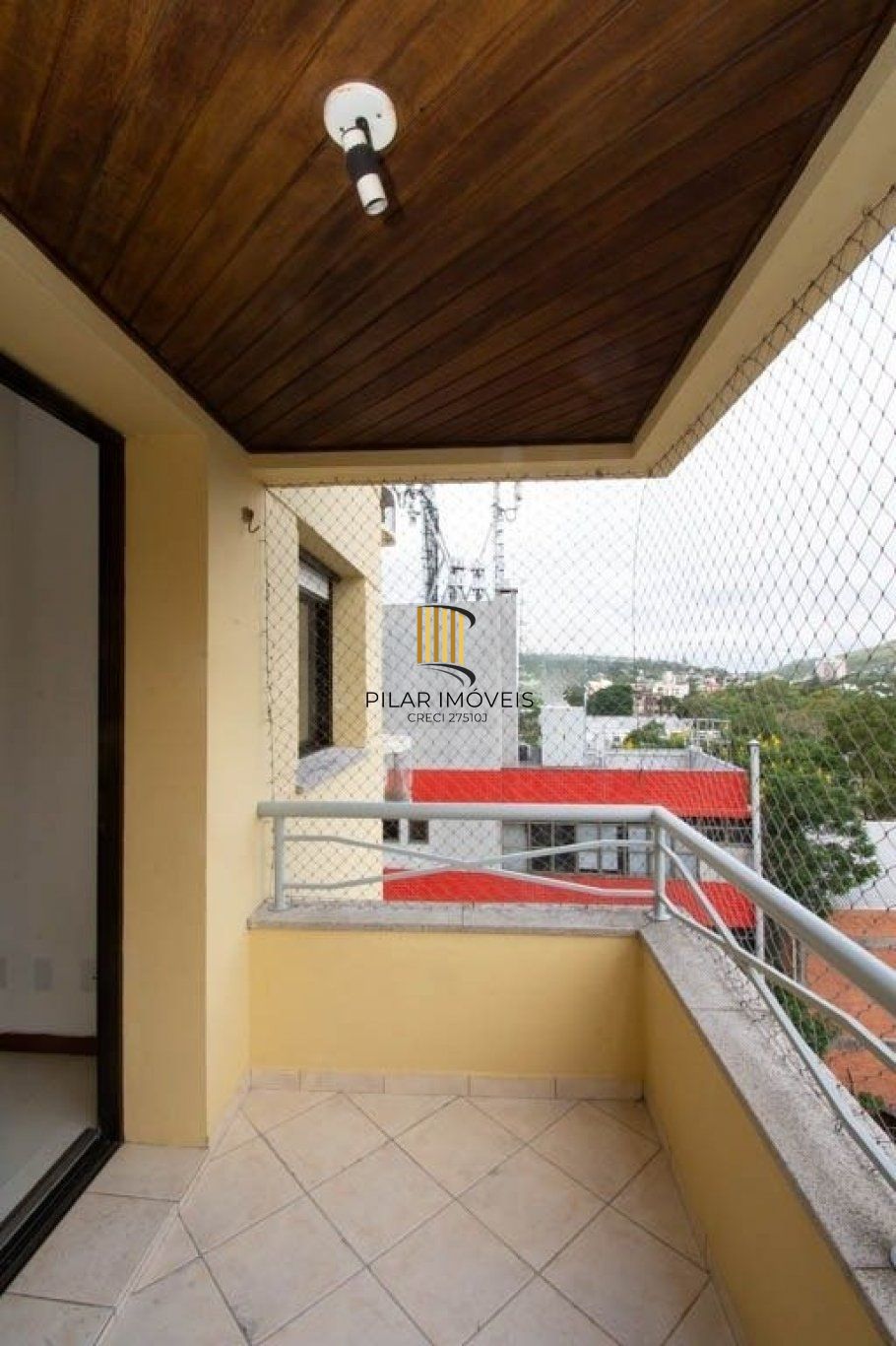 Apartamento 2 Dormitórios com Sacada, Garagem e Vista – Bairro Partenon