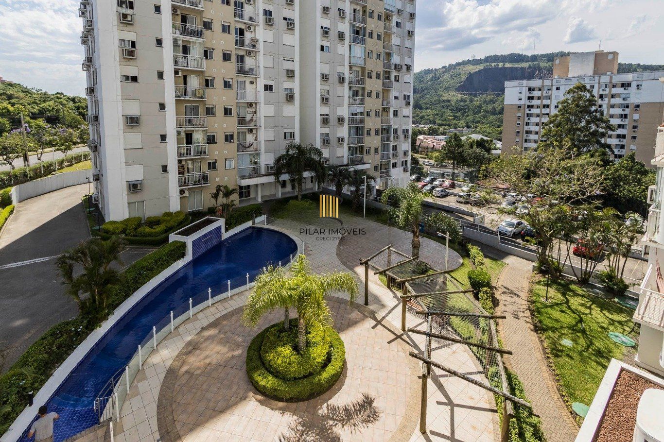 Apartamento 2 Dormitórios com Suíte, elevador e 2 Vagas no Alto Petrópolis