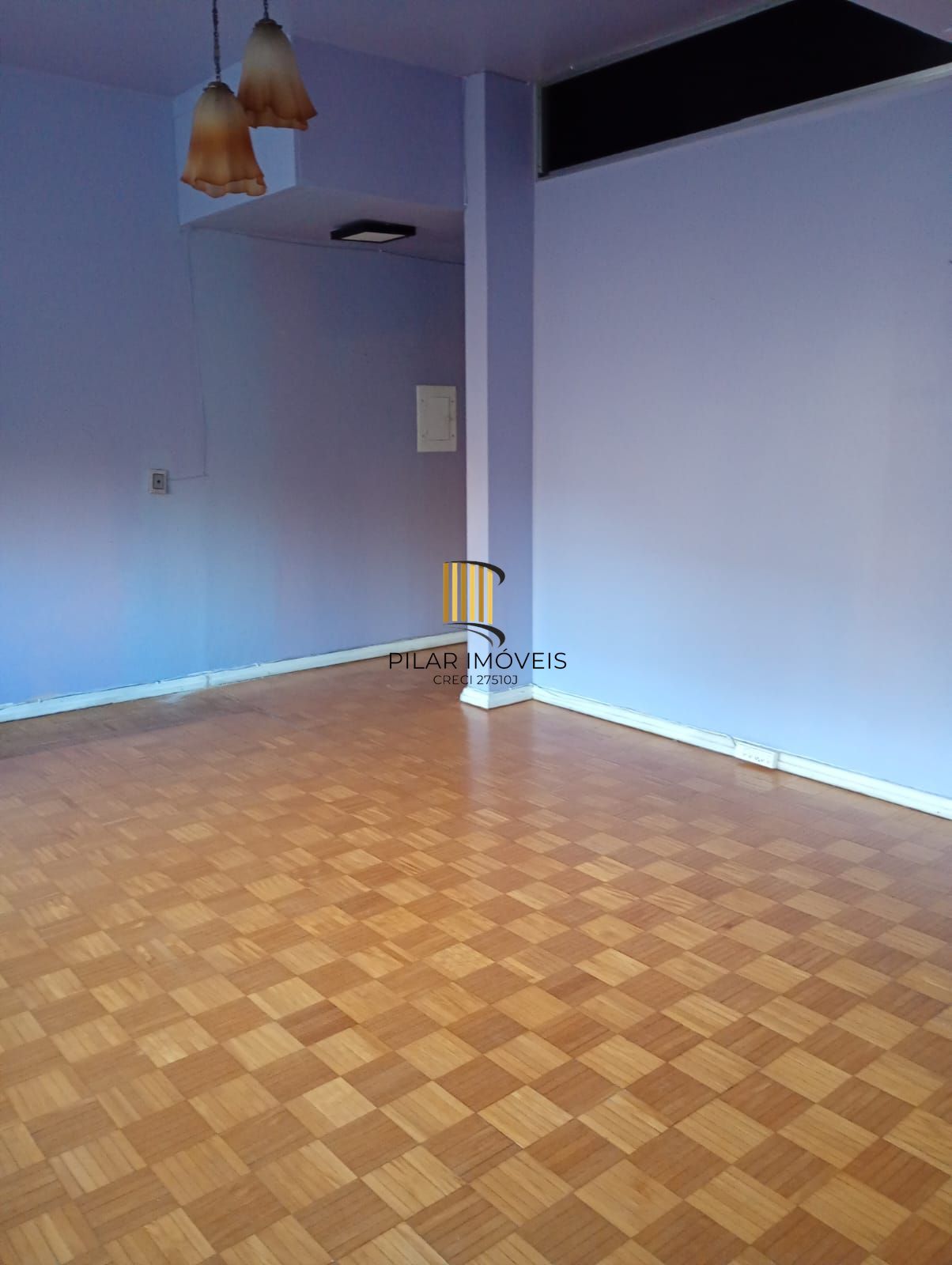 Apartamento com 2 dormitórios e 1 vaga de garagem e elevador no Bairro Floresta