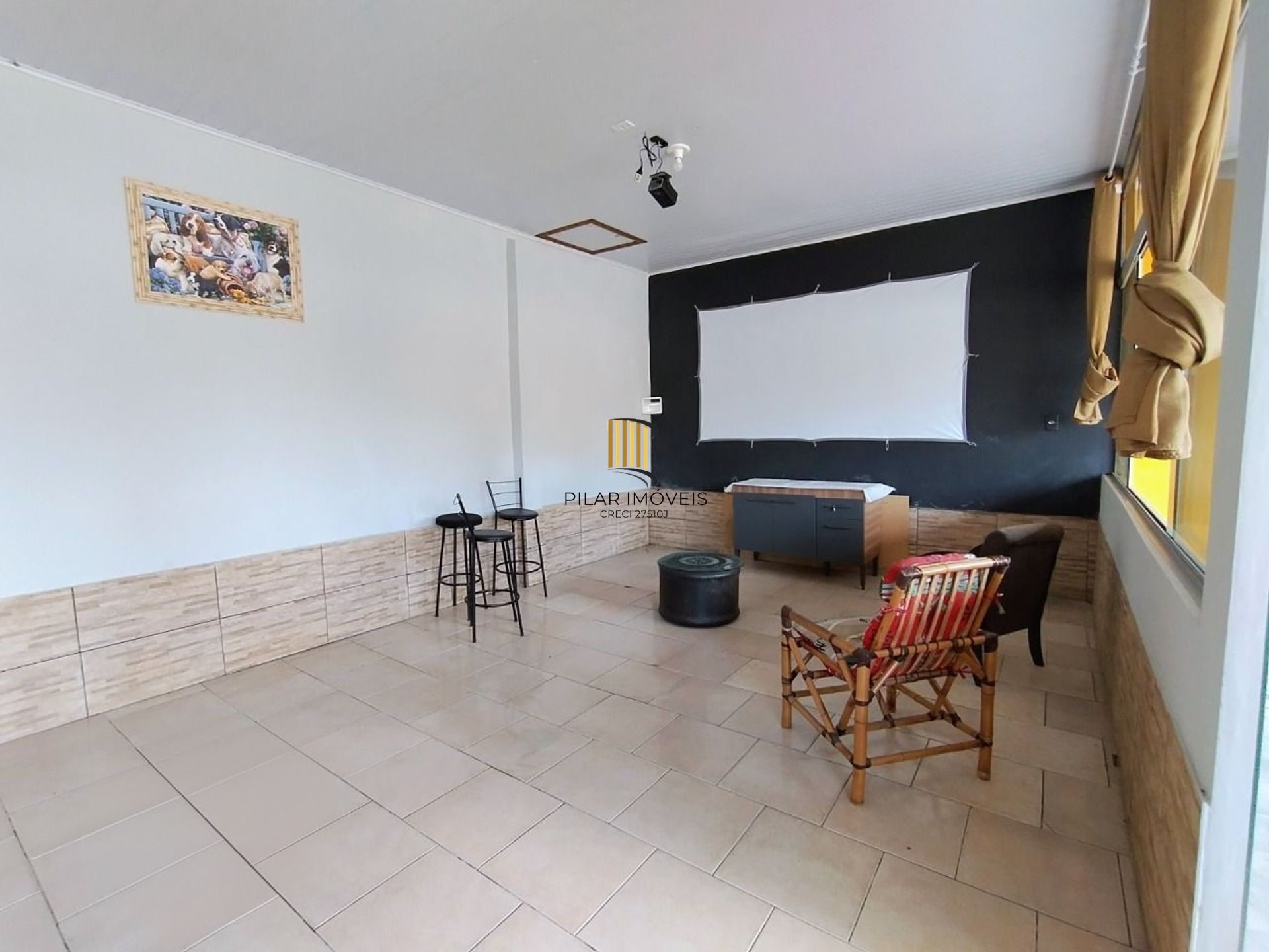 Casa de 4 dormitórios e 4 vagas de garagem em Canoas.