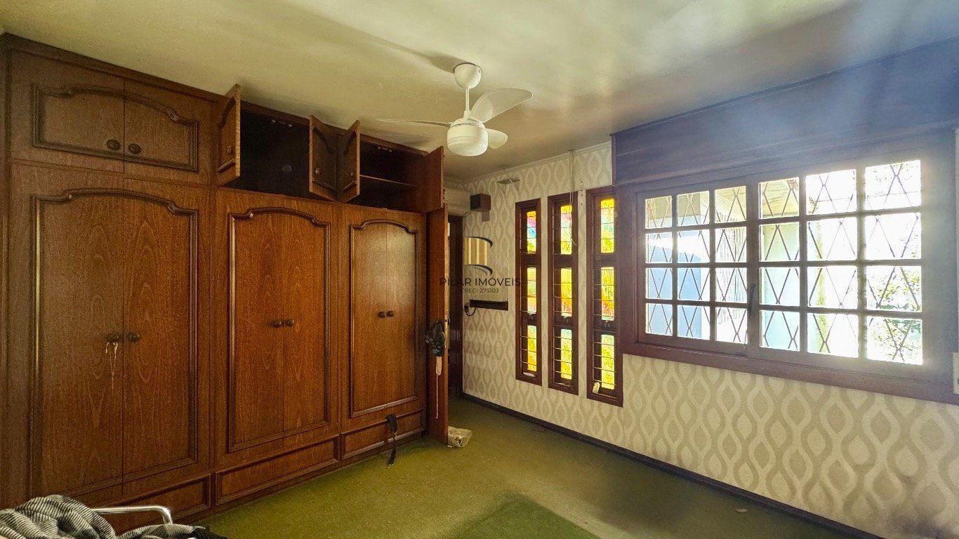 Casa com 350m², 4 quartos, 2 Suítes à venda em Azenha, Porto Alegre.