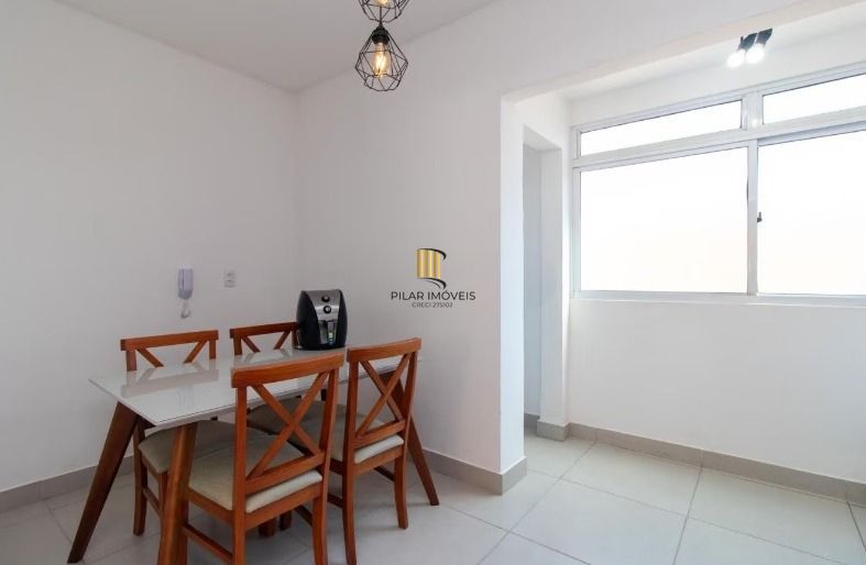 Apartamento de 2 quartos, 1 vaga no bairro Menino Deus