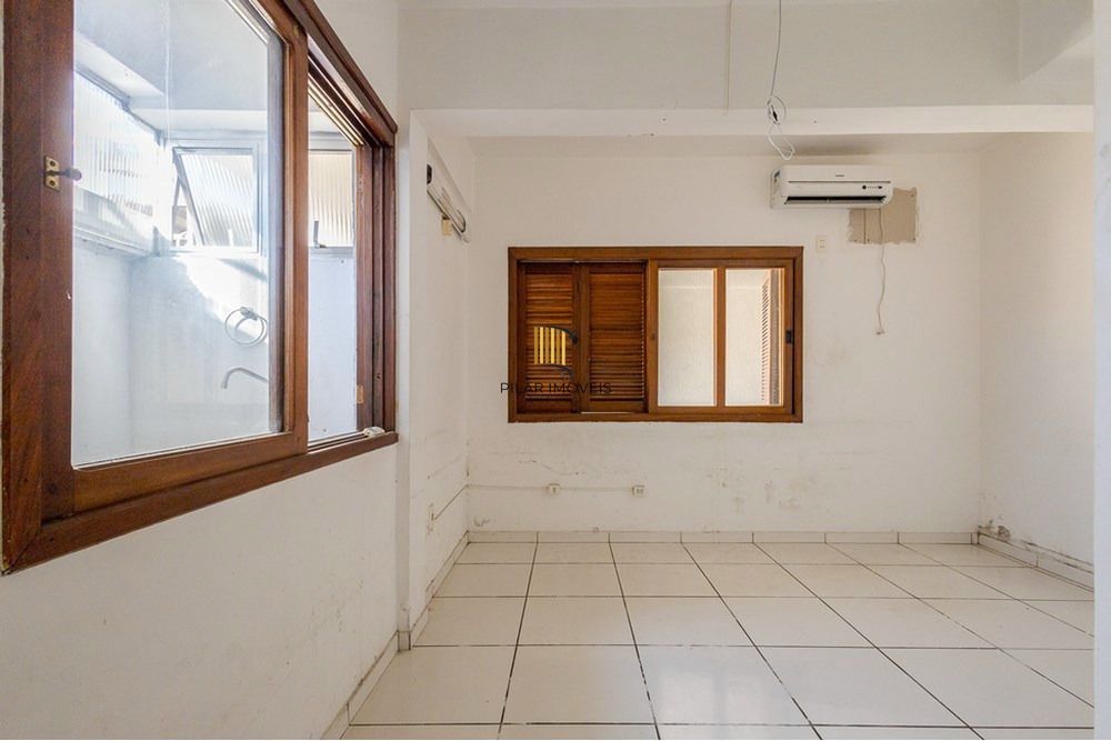 Casa com 4 quartos, 7 vagas e pátio no Bairro Higienópolis