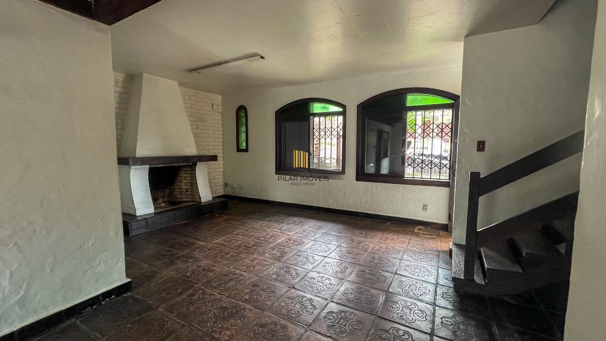 Casa com 5 quartos, 5 vagas e 265m² à venda no bairro Tristeza.
