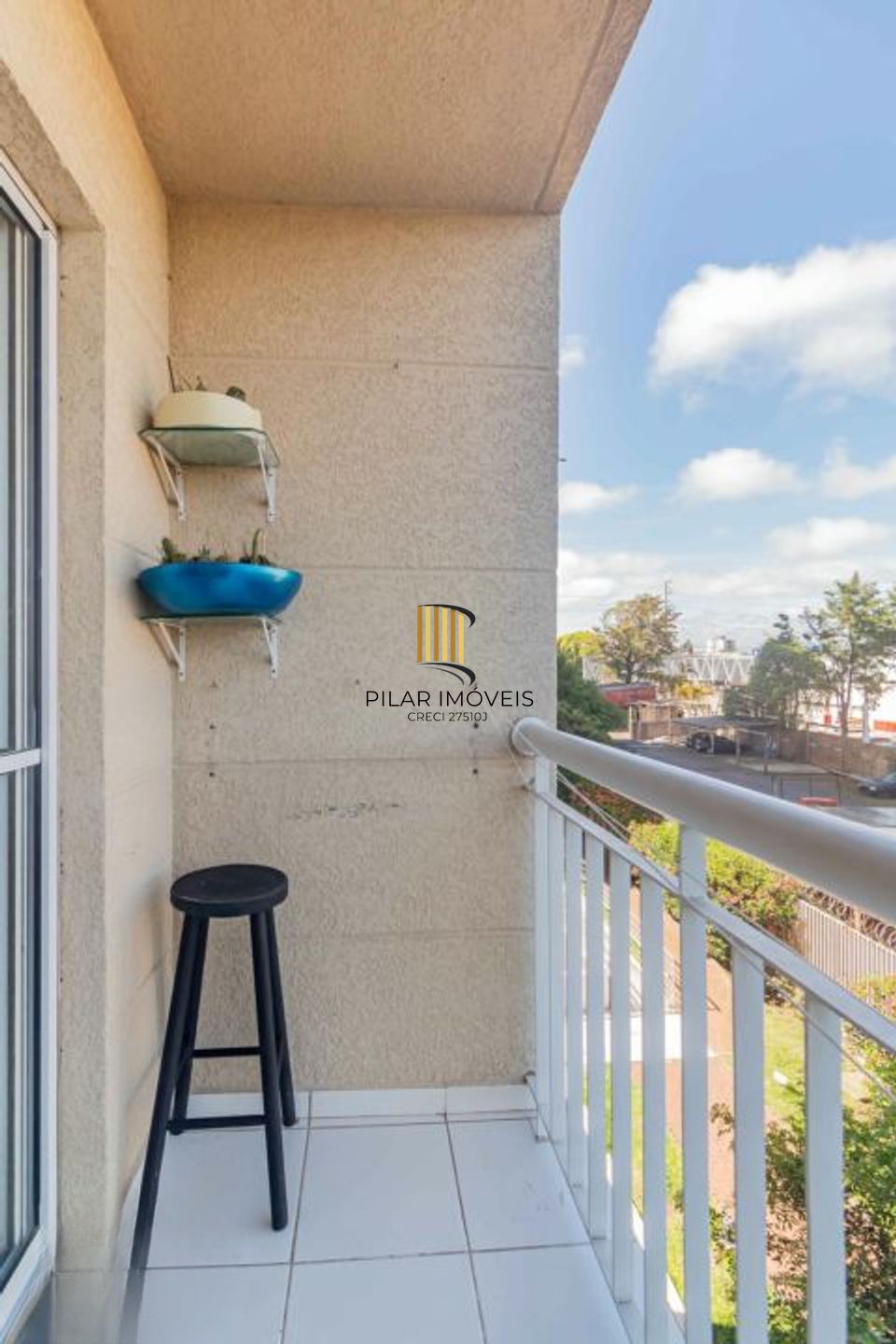 Apartamento com 3 quartos, elevador, sacada e 1 vaga Sarandi.