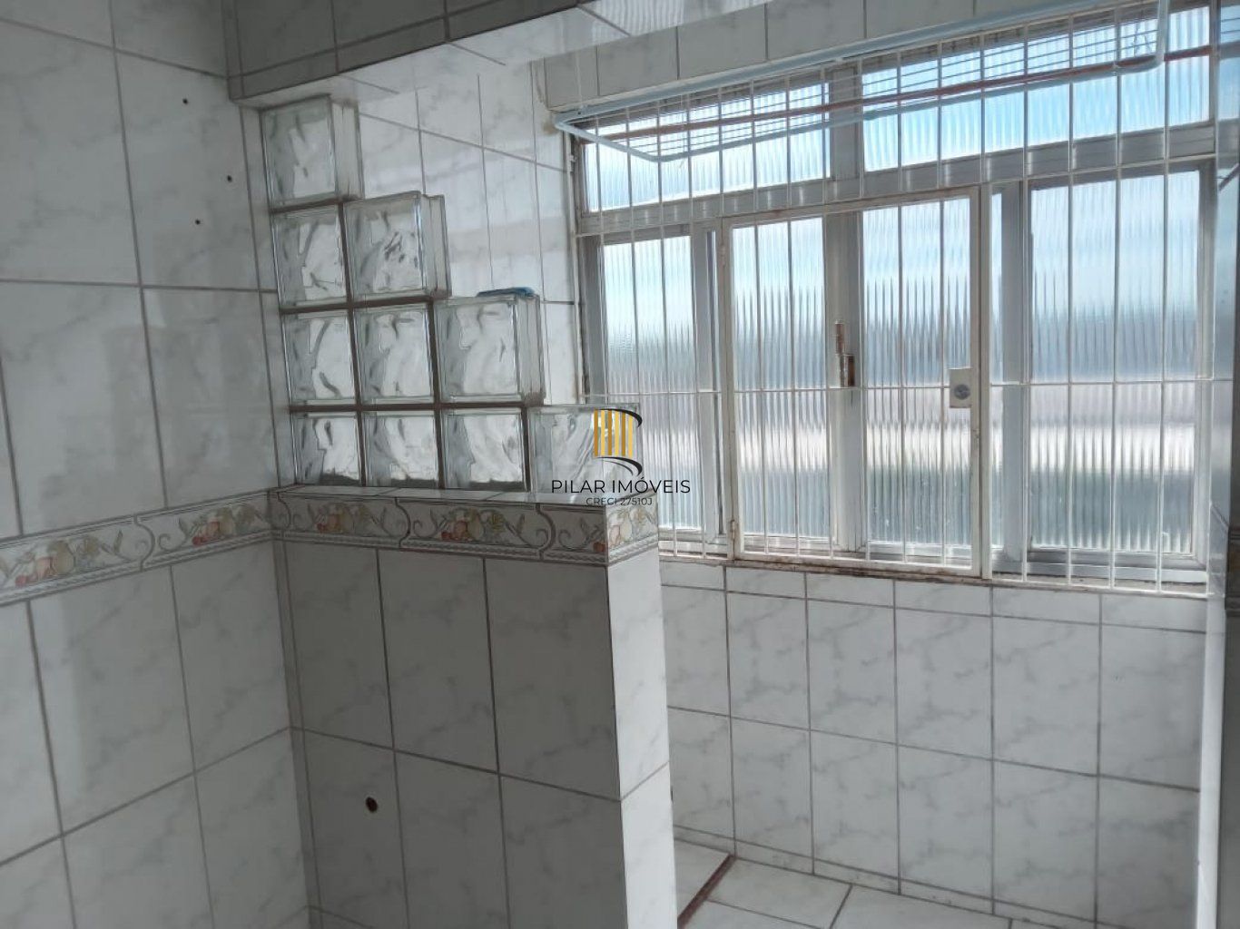 Apartamento com 1 quarto e 1 vaga de garagem no Bairro Sarandí