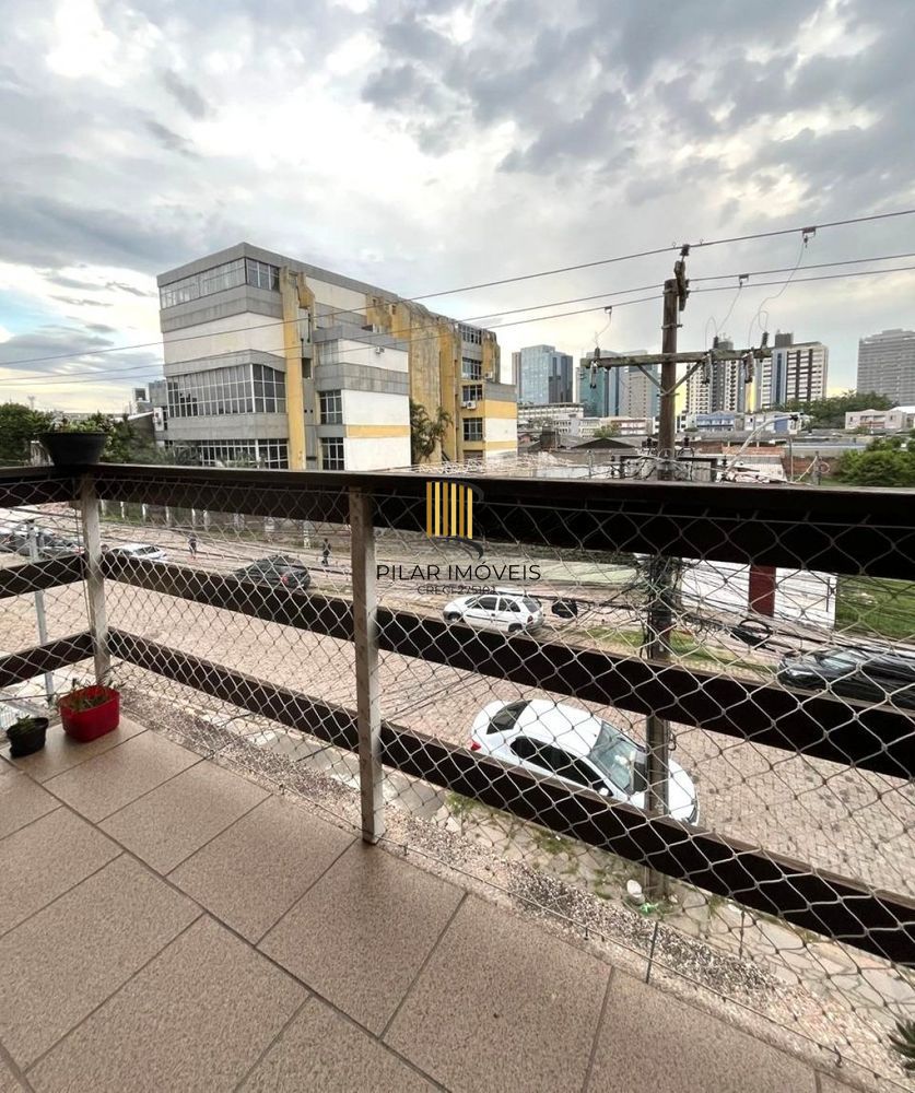 Apartamento com 1 Suite, sacada e 1 vaga de garagem no bairro Cidade Baixa