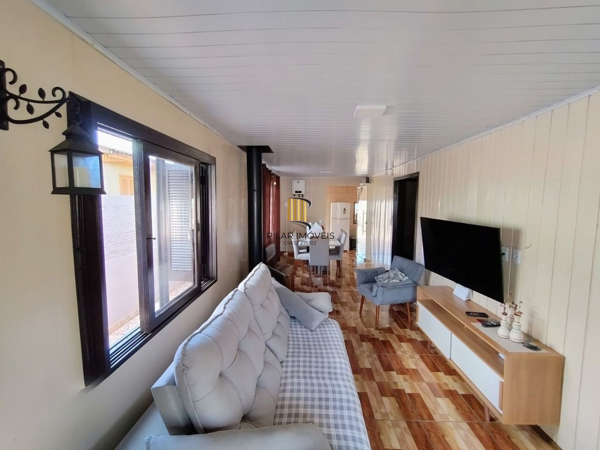 Casa de 4 dormitórios e 4 vagas de garagem em Canoas.