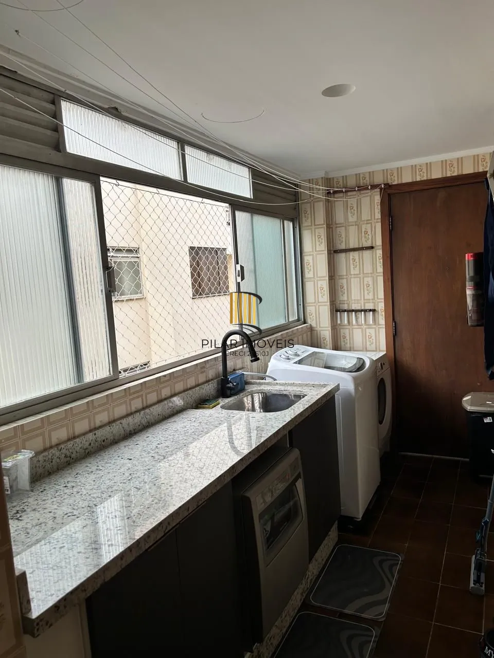Apartamento com 3 quartos, 1 vaga e elevador no Petrópolis, Porto Alegre.