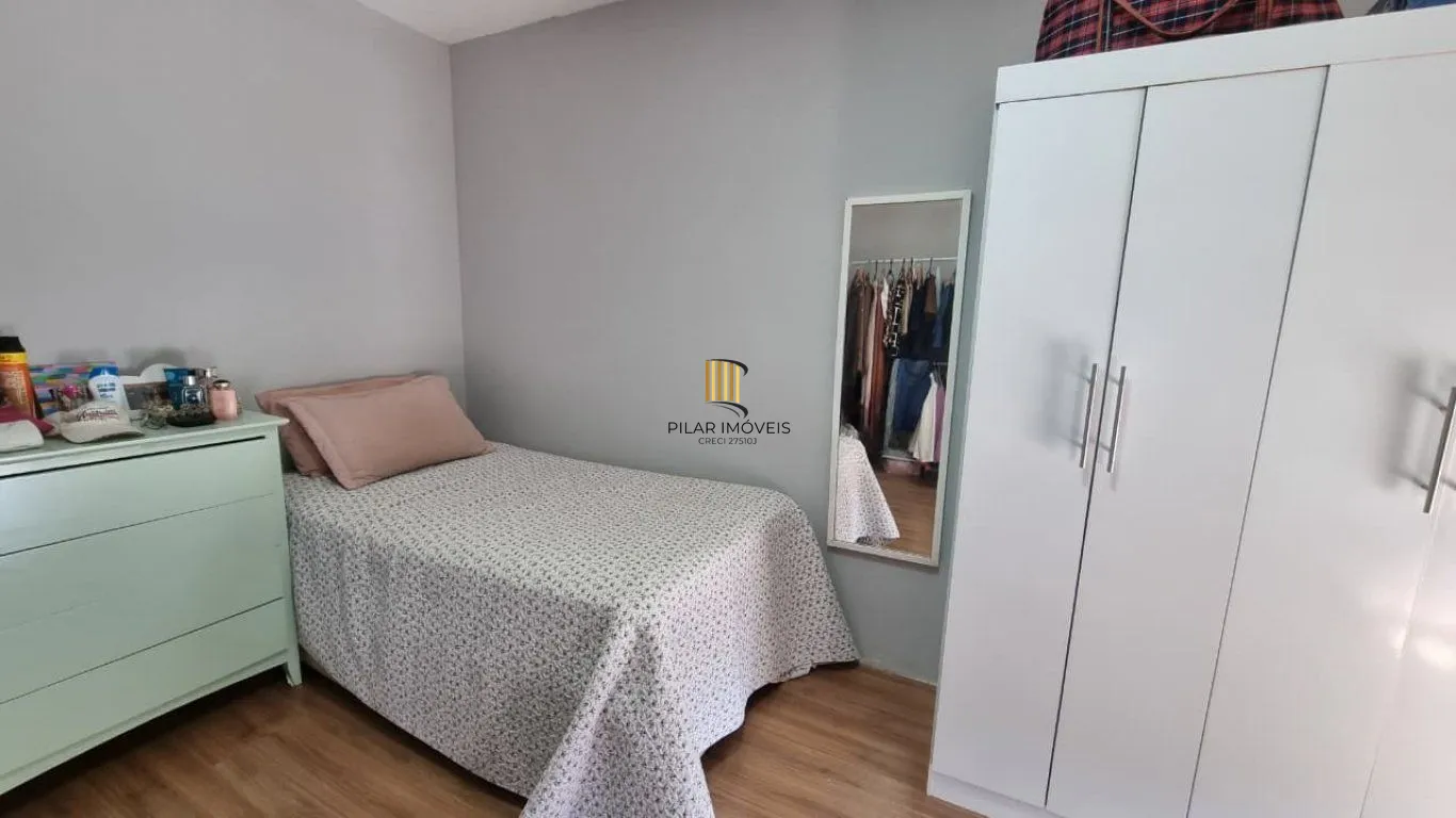 Casa de 2 dormitórios e 6 vagas de garagem em Canoas.