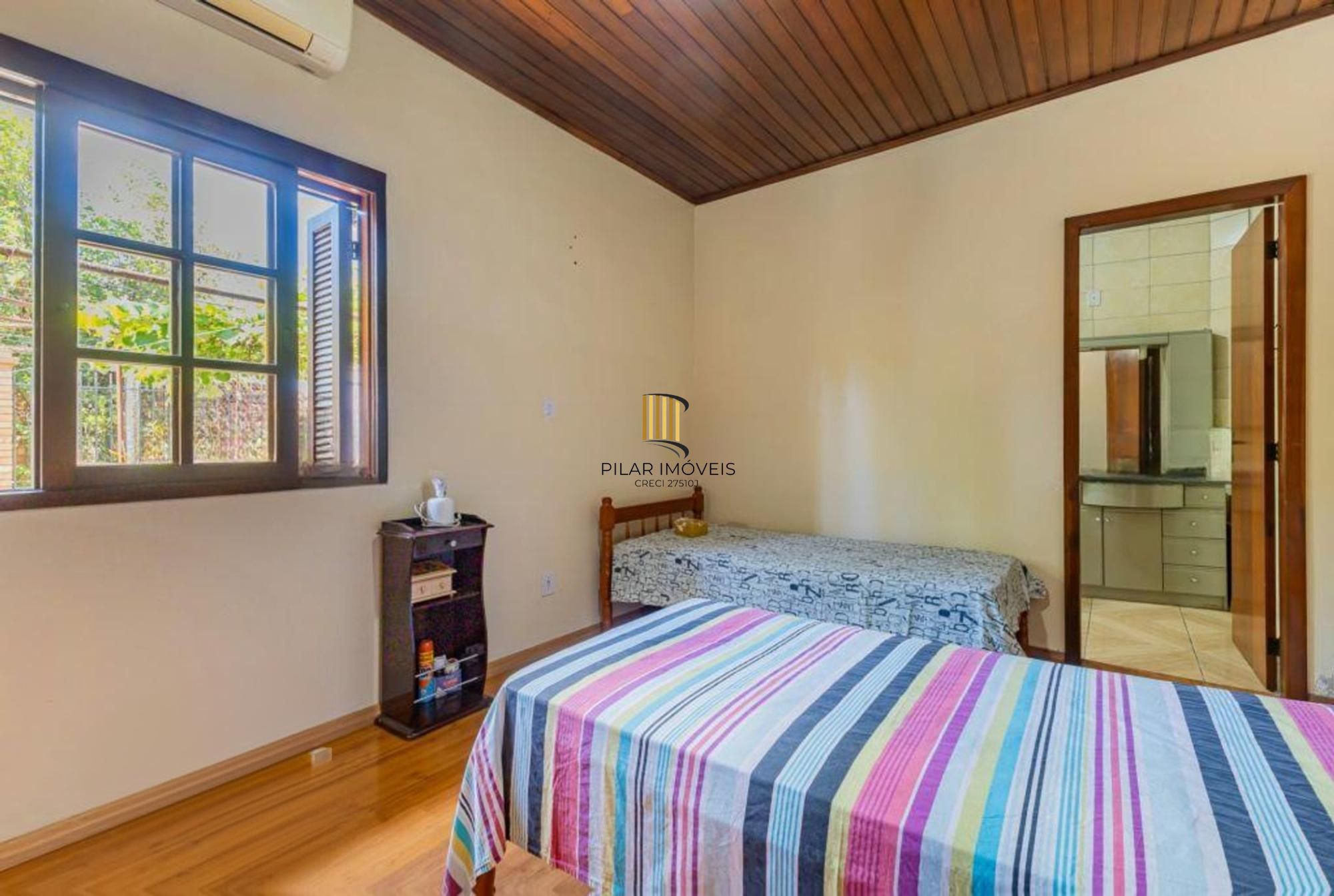 Casa com 1.640,00m², 3 dormitórios, 4 vagas à venda Rua Marista.