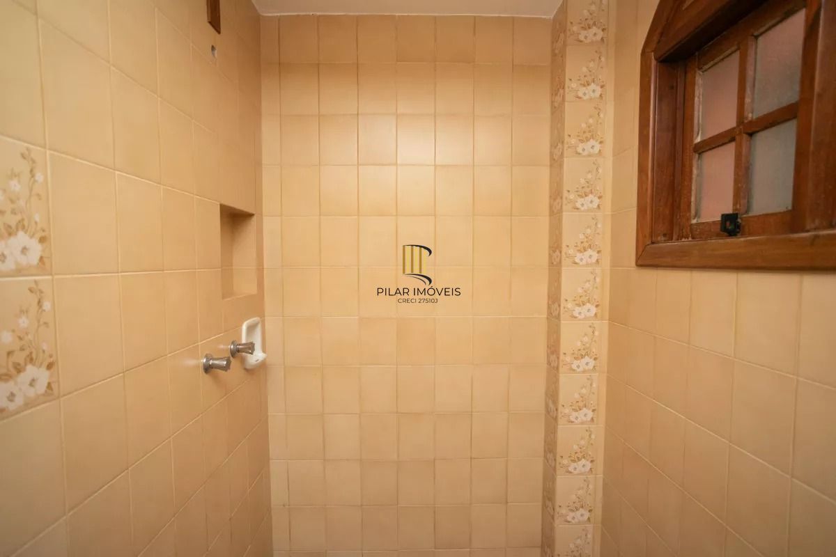 Casa à venda com 280m², 4 quartos e 2 vagas no bairro Auxiliadora