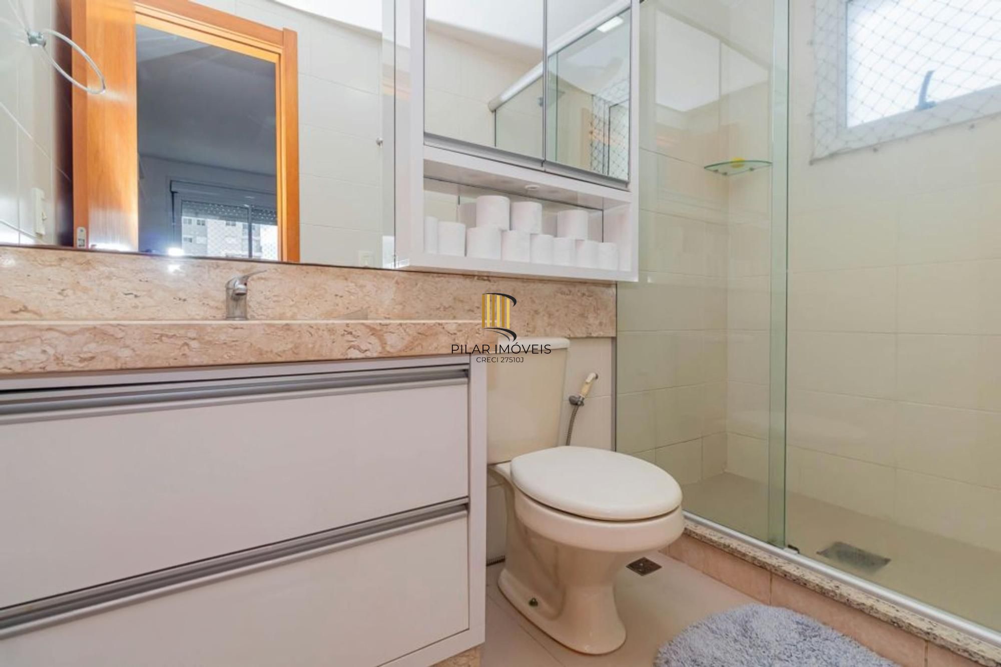 Apartamento com 2 quartos, vaga de garagem e elevador  no bairro Passo da Areia