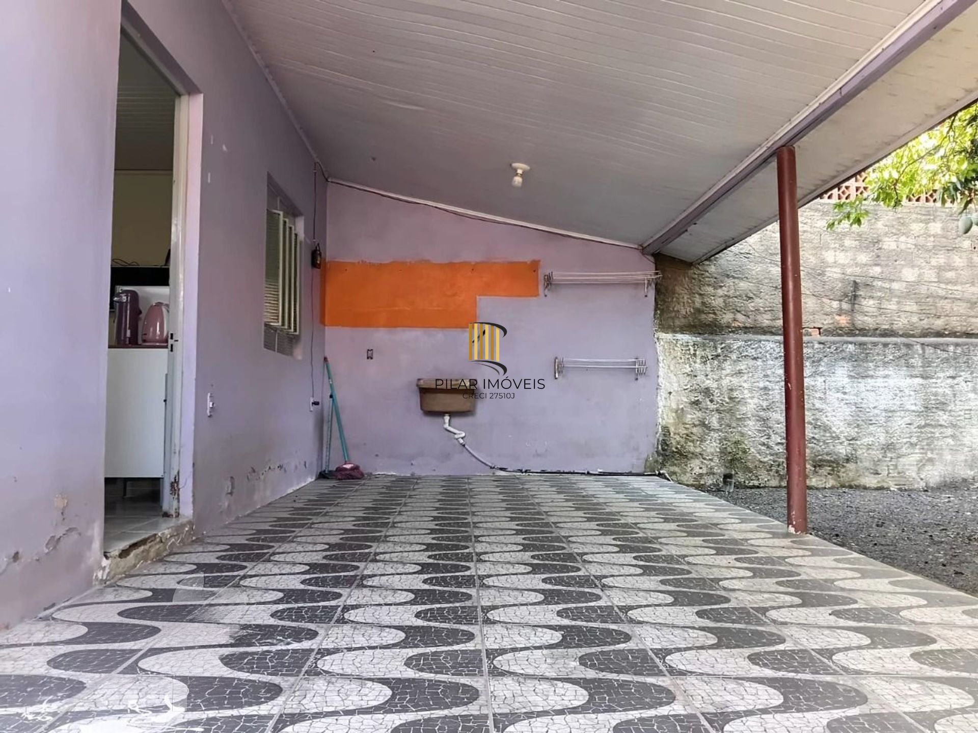 Casa de 3 dormitórios e 2 vagas de garagem em Canoas.