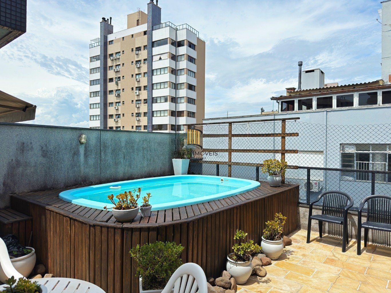 Cobertura de 3 quartos,suíte,elevador,2 vagas no bairro Mont Serrat