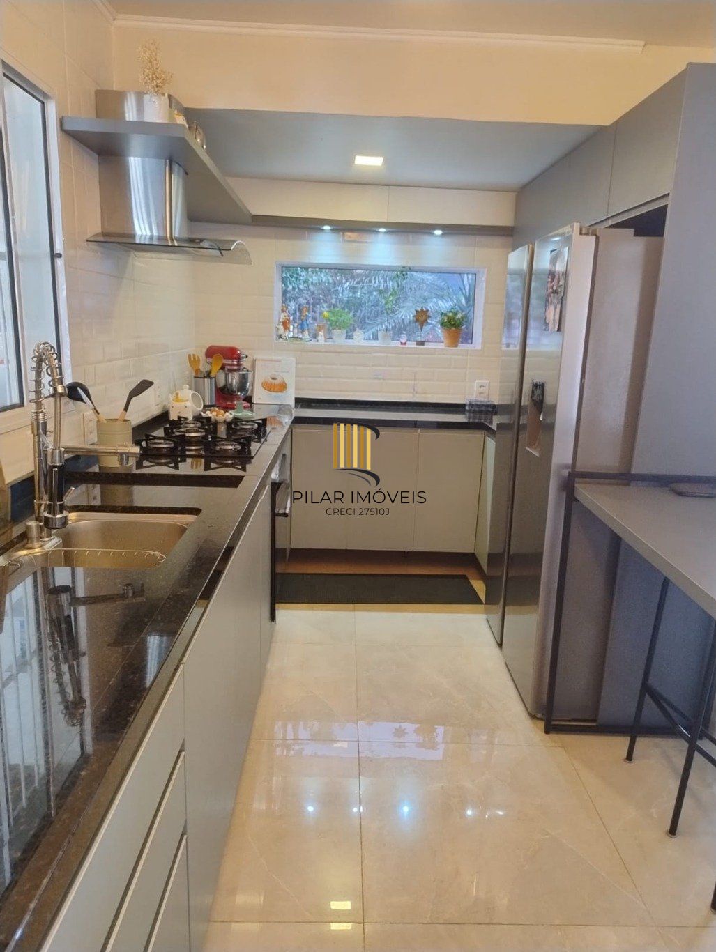 Casa com 3 dormitorios, 1 suíte e com 1 vaga de garagem coberta em Canoas.