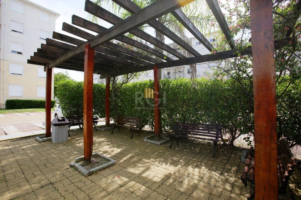 Apartamento com sacada, todo mobiliado de 3 dormitórios com suíte e 2 vagas de garagem.