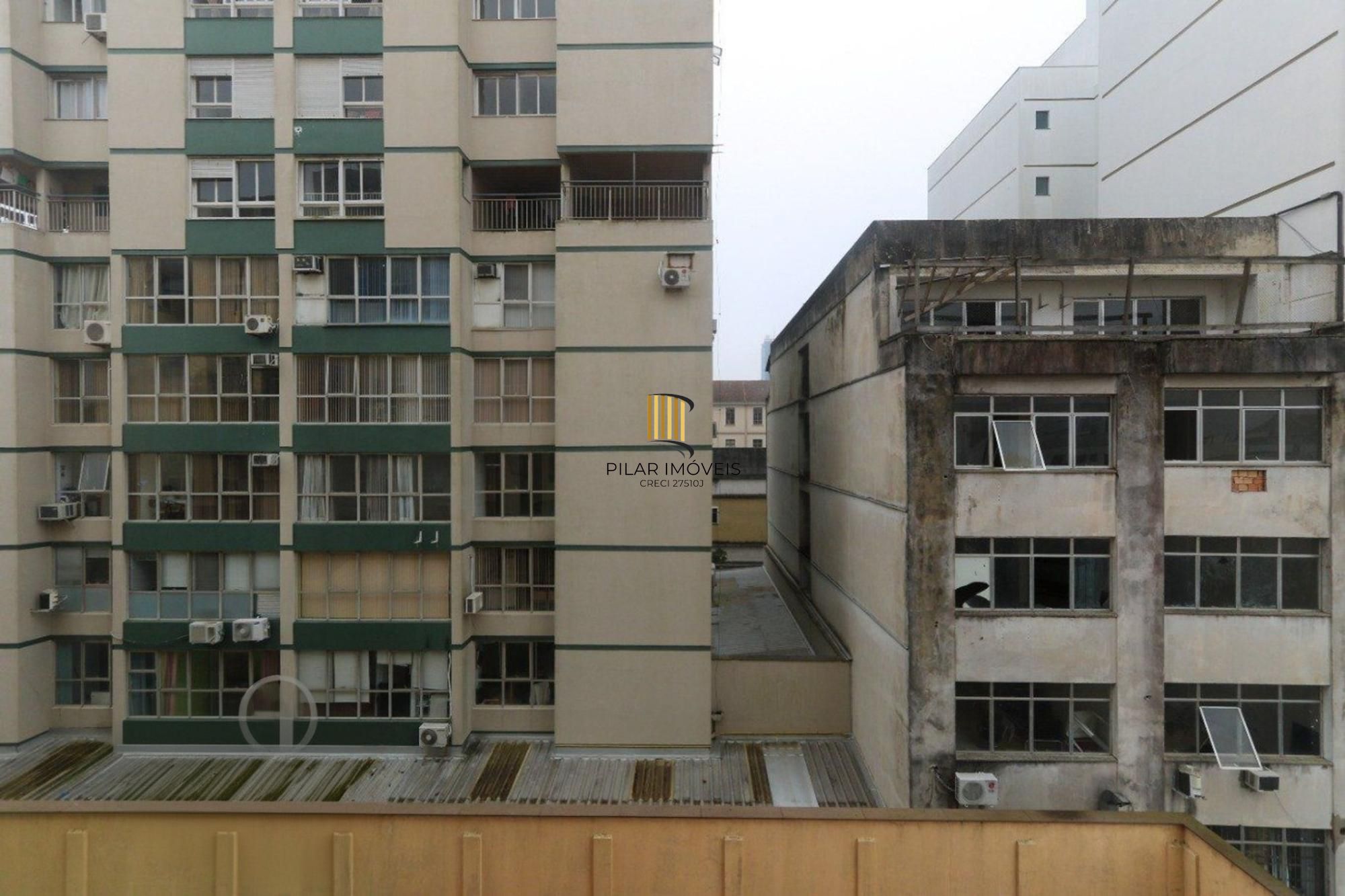 Apartamento com 2 quartos, elevador no centro de Canoas.