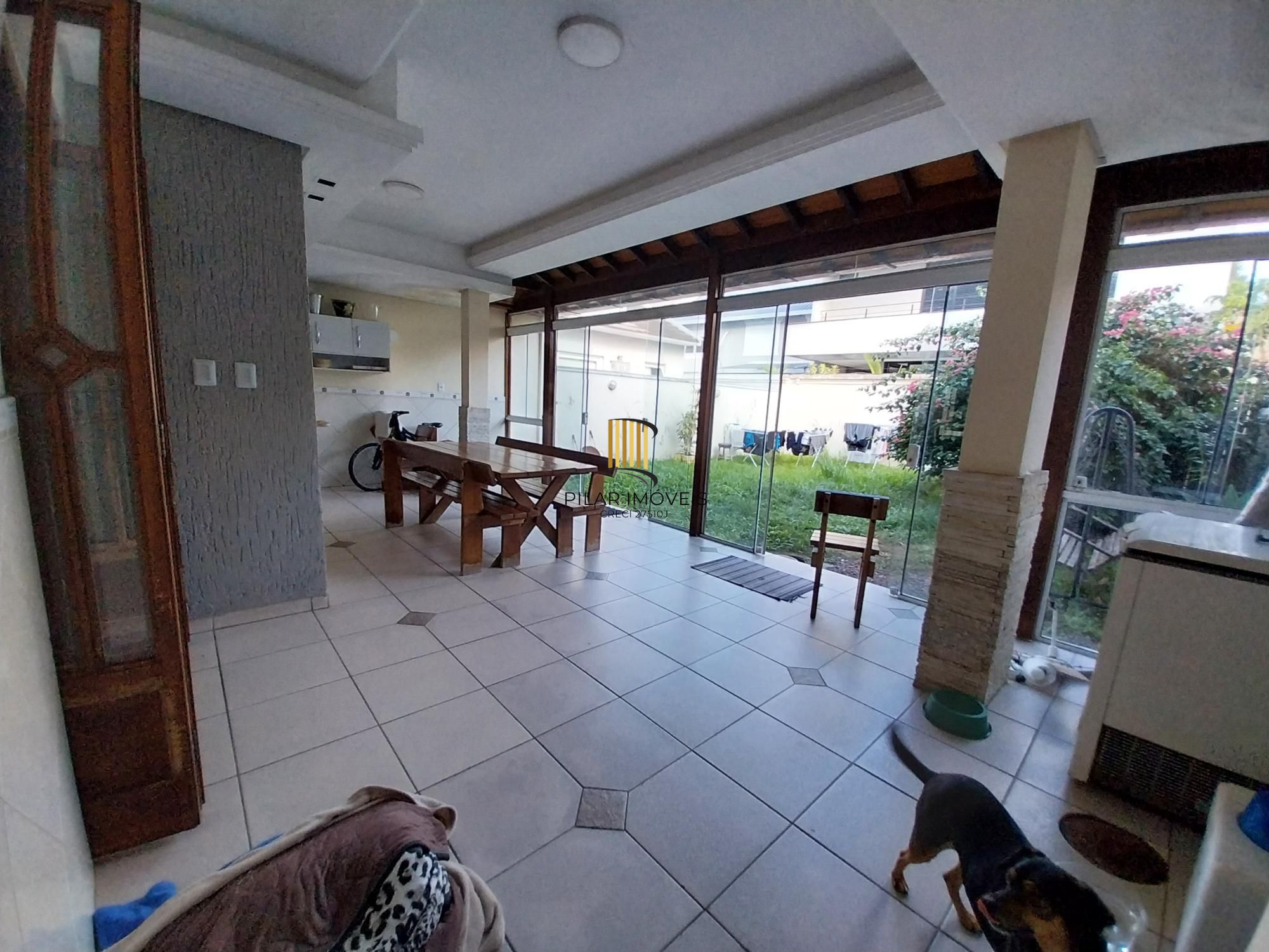 Casa em Condomínio com 4 quartos, 1 suíte e 300m² à venda em Ecoville.