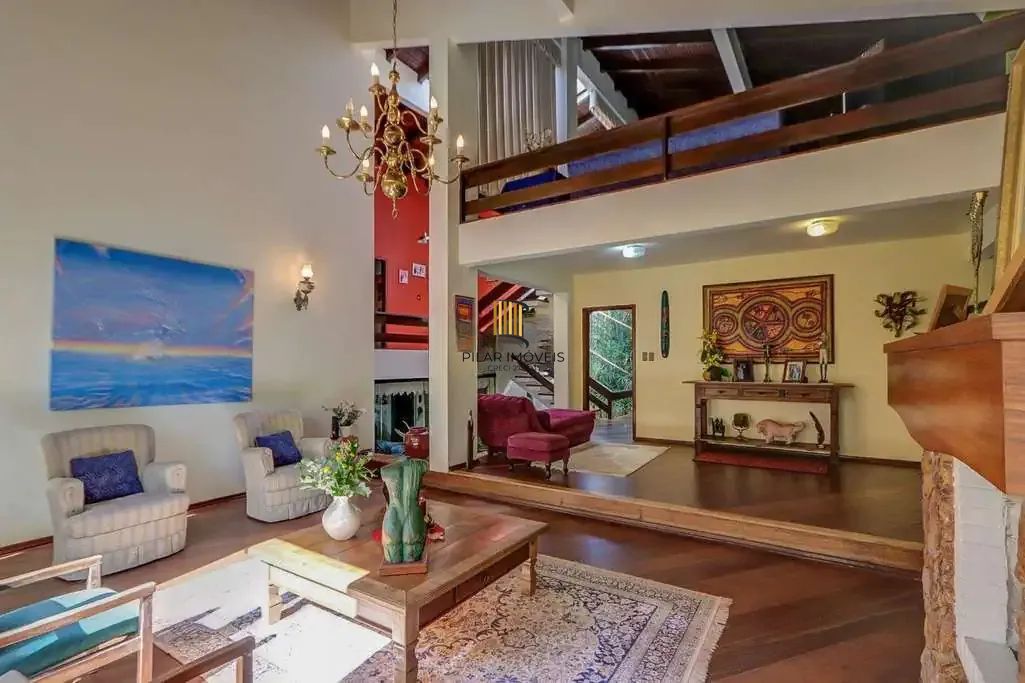 Casa em condominio, 3 quartos, 3 suítes 2 vagas e piscina na Cavalhada.