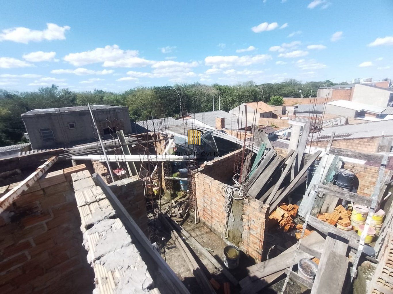 Casa 1 dormitório com 1 vaga de garagem no bairro Mato Grande em Canoas.