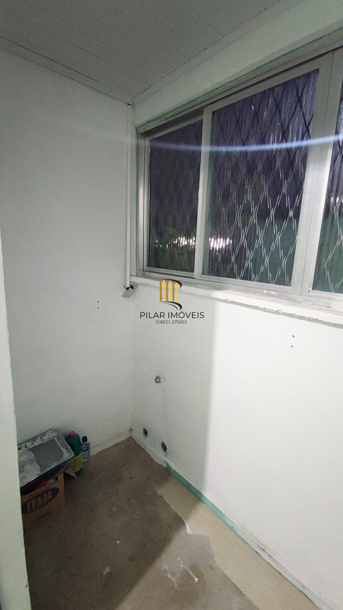 Apartamento Térreo, com 2 quartos, portaria e pátio  no bairro Rubem Berta