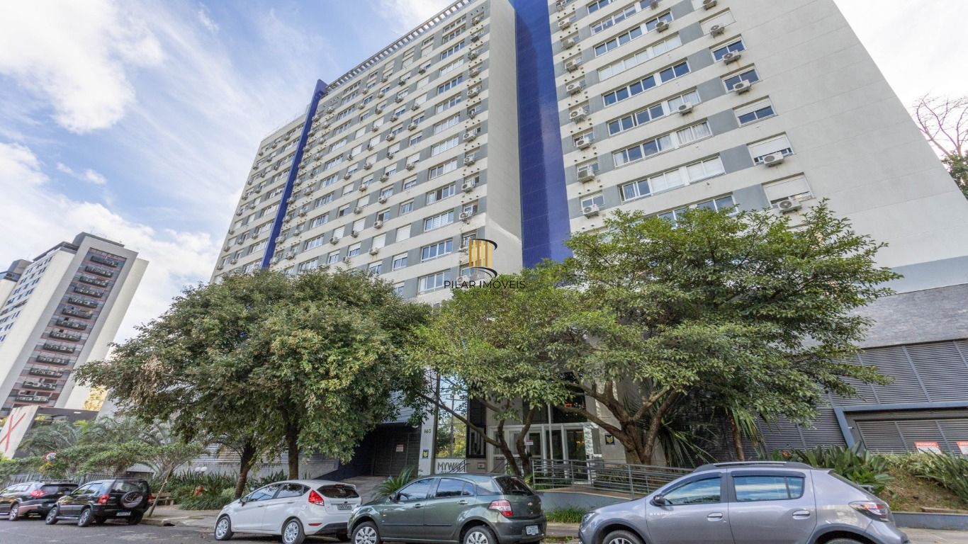 Apartamento semi mobiliado com 2 quartos de bairro Petrópolis