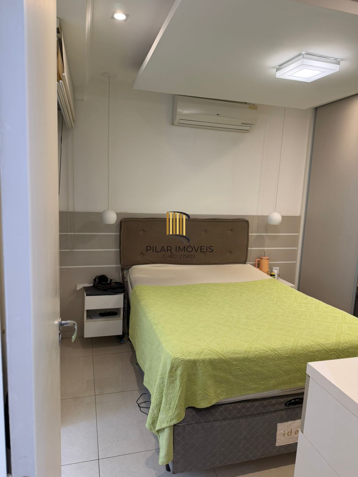 Apartamento 3 dormitórios com Suíte Semi Mobiliado com Vaga de Garagem