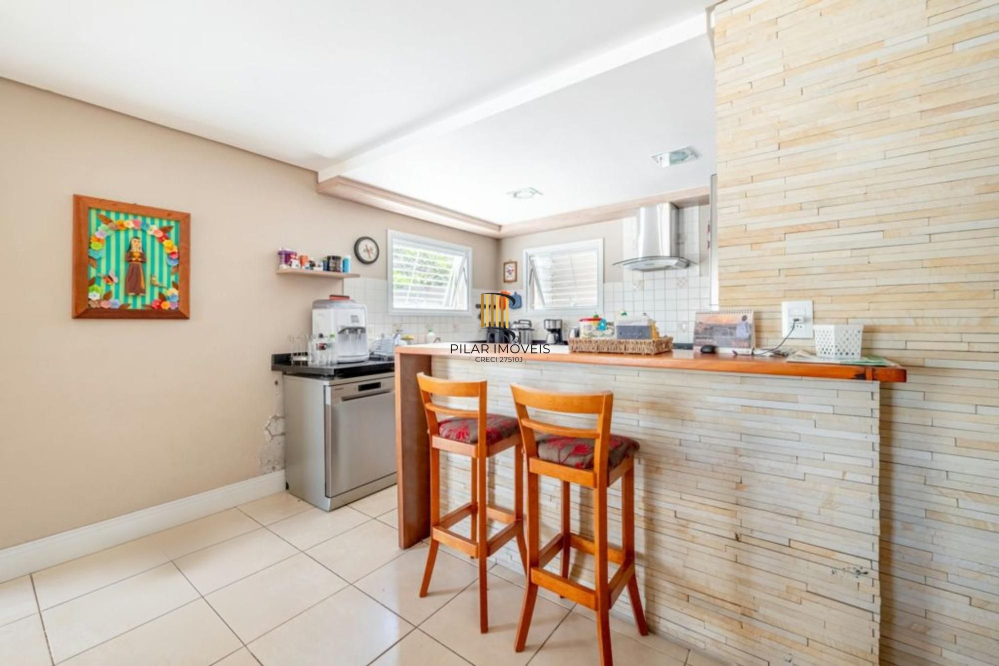 Casa 3 Dormitórios com Suíte e Piscina no Teresópolis