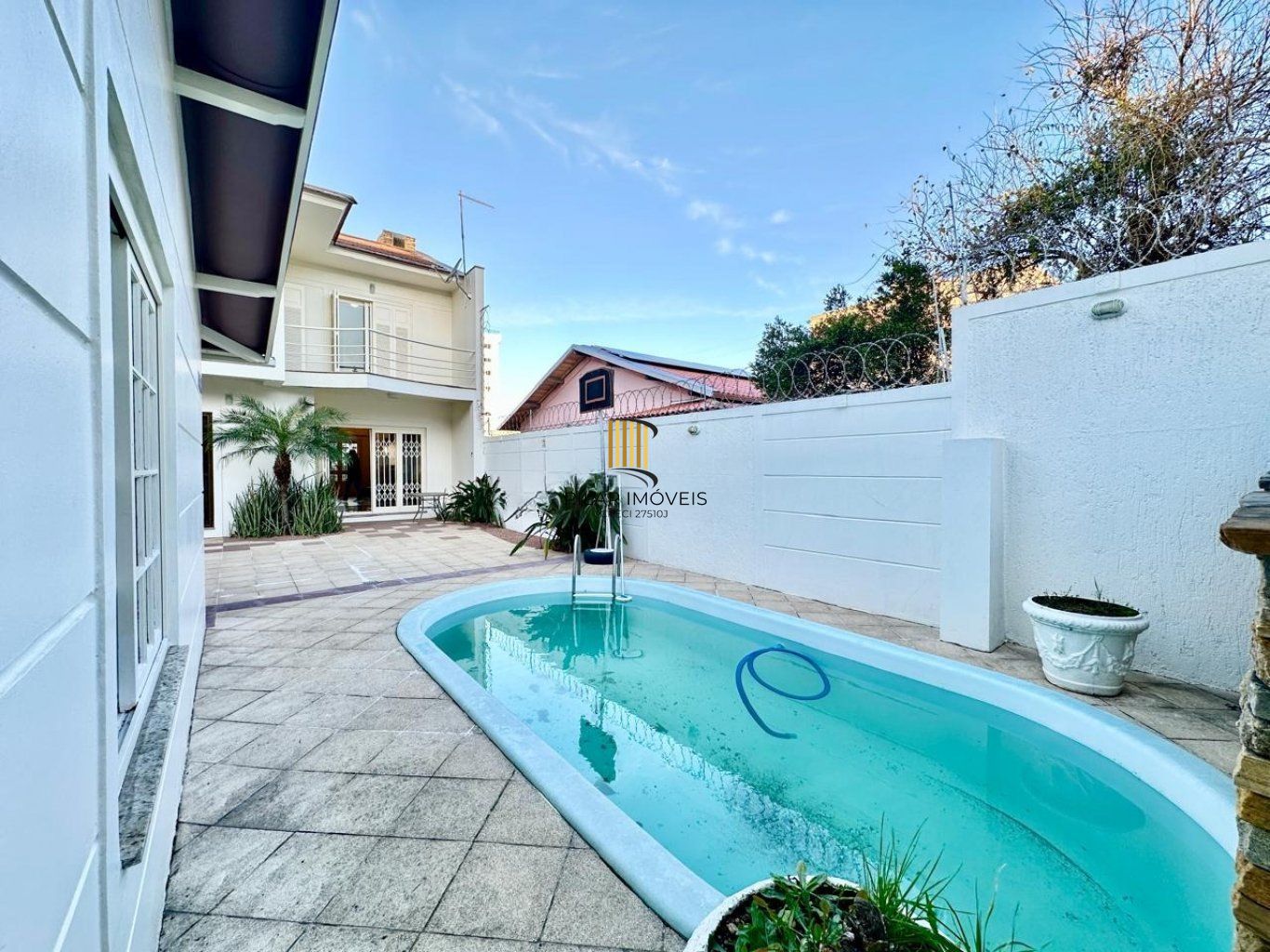 Casa de 3 dormitórios, 2 vagas de garagem em Canoas