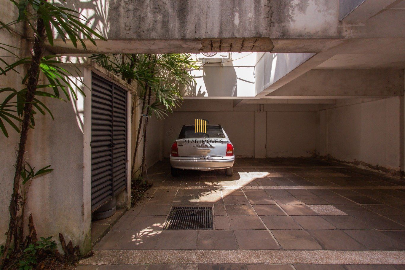 Apartamento mobiliado 2 quartos com suíte e vaga no Rio Branco