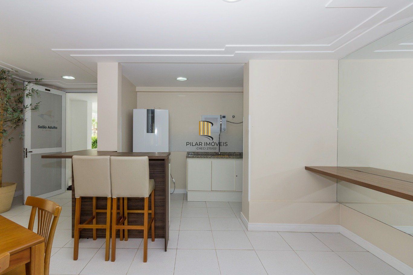 Apartamento 2 Dormitórios com Suíte, elevador e 2 Vagas no Alto Petrópolis