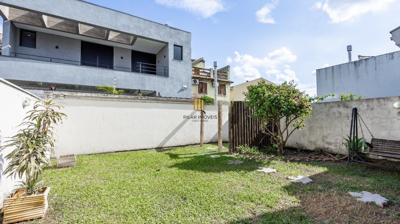 Casa em Condomínio com 4 quartos, 1 suíte e 300m² à venda em Ecoville.