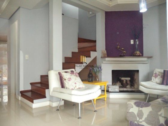 Casa com 4 dormitórios, 1 suíte, 260 m² privativos, 3 vagas no Ecoville.