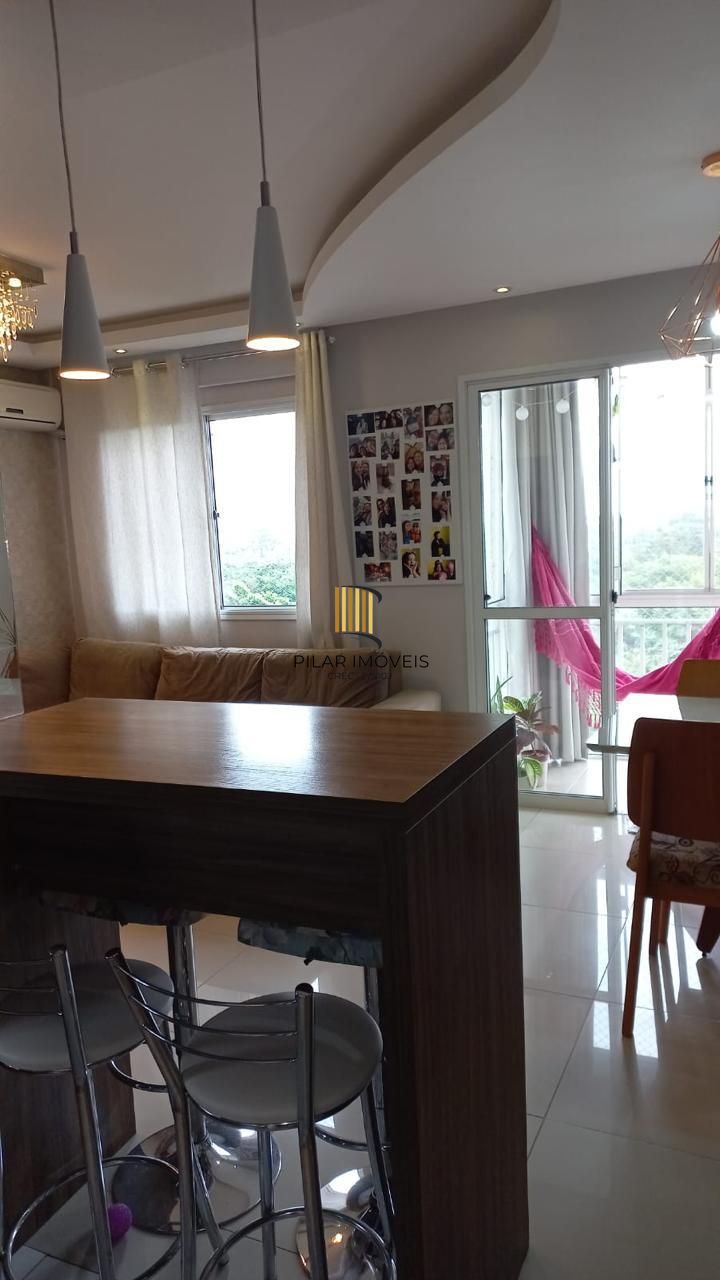 Apartamento com sacada, todo mobiliado de 3 dormitórios com suíte e 2 vagas de garagem.