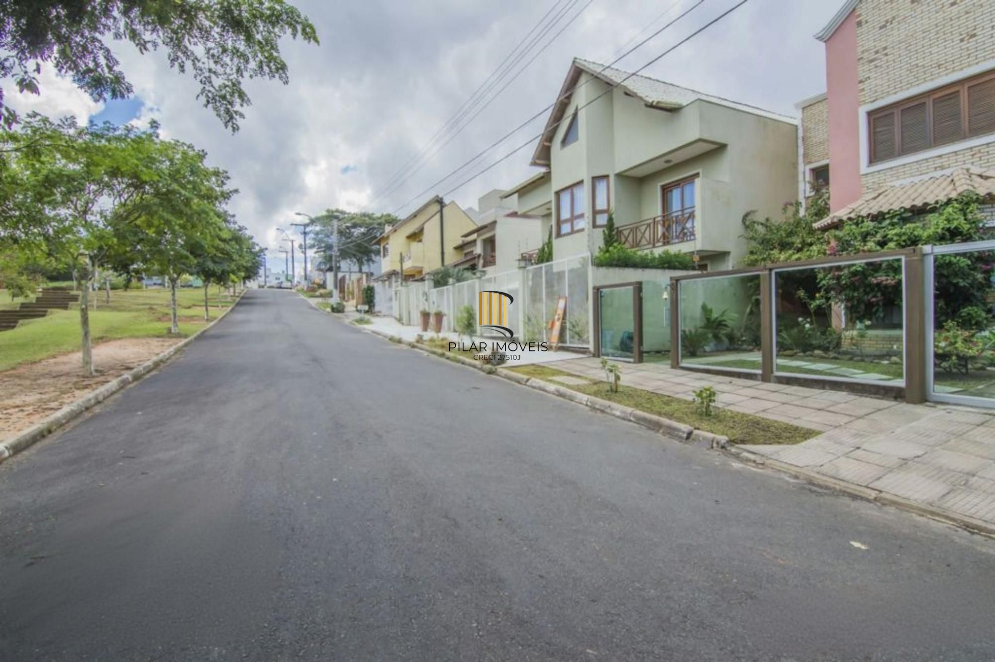 Casa em condomínio de 3 dormitórios,2 vagas e churrasqueira no bairro Agronomia
